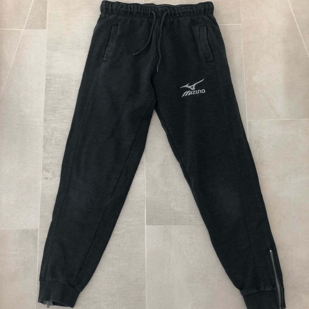 gray mizuno sweatpants/joggers